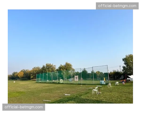 设施升级:多家俱乐部夏季计划改造训练场,增设高压氧舱帮助球员恢复