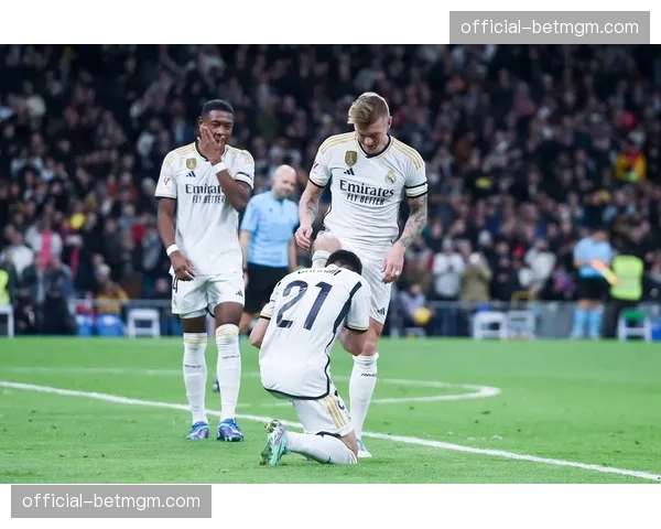 拜仁4-3绝杀皇马总分6-4晋级四强，十人皇马遭逆转出局